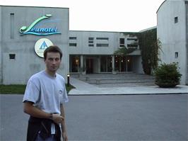 Tao describes Lausanne Prison - I mean Lausanne Youth Hostel - on behalf of the group